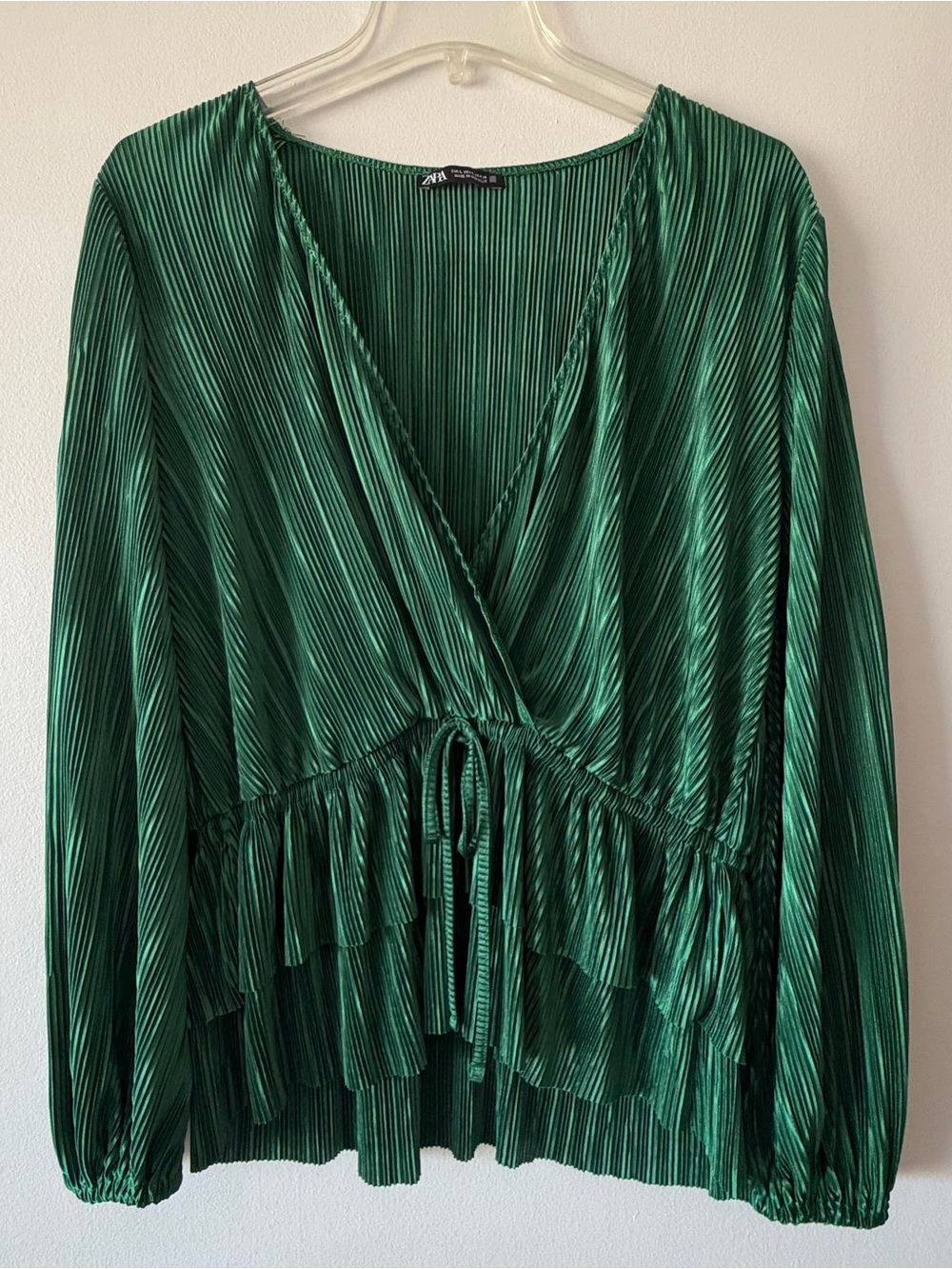 ZARA Emerald Green Plisse Pleated Peplum Blouse Size L Surplice Ruffle Top